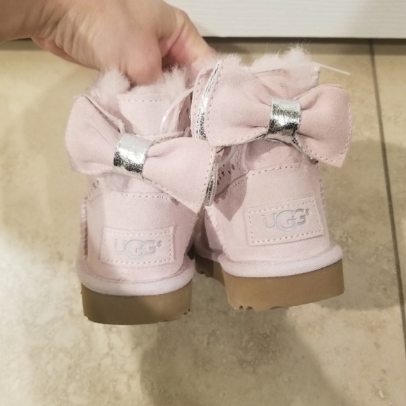 COPY - Pink ugg boots (toddlers) - Picture 3 of 6